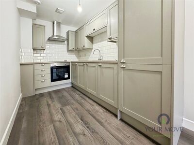 Market Square, 2 bedroom  Flat to rent, £1,000 pcm