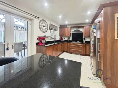 4 bedroom Semi Detached House for sale
