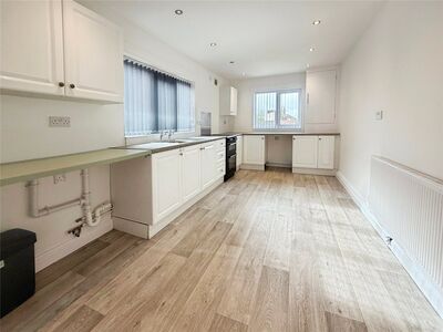Hampton Street, 2 bedroom Mid Terrace House to rent, &pound;995 pcm