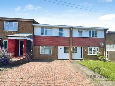 3 bedroom Mid Terrace House for sale