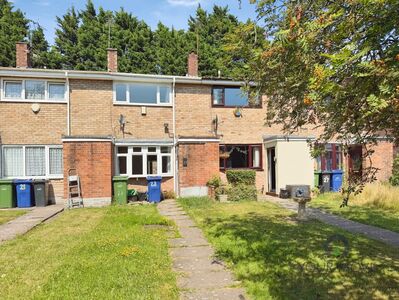 Ardley Close, 2 bedroom Mid Terrace House to rent, &pound;1,100 pcm