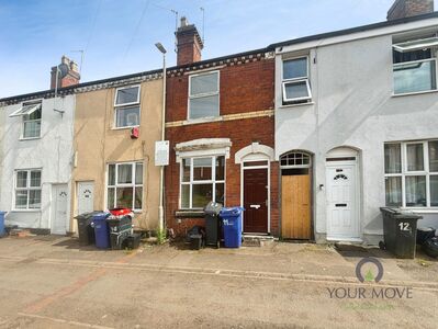 3 bedroom Mid Terrace House to rent