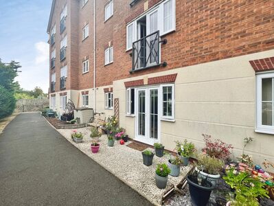 2 bedroom Flat for sale