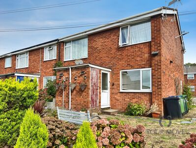 Overton Place, 2 bedroom Flat for sale, &pound;130,000