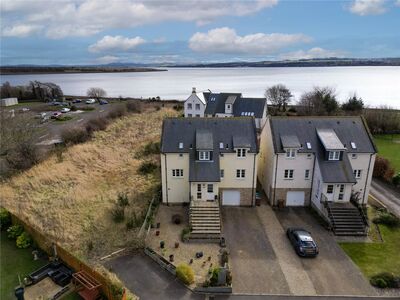 Low Causeway, 4 bedroom Detached House to rent, £1,900 pcm