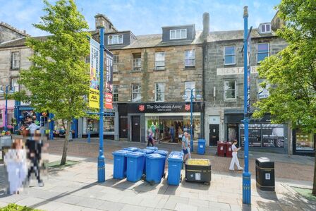 High Street, 1 bedroom  Flat for sale, £80,000