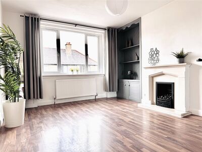 Loch Street, 2 bedroom  Flat to rent, £975 pcm