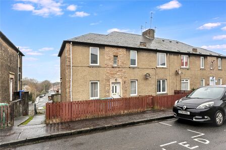 Spittalfield Crescent, 3 bedroom Flat for sale, &pound;100,000