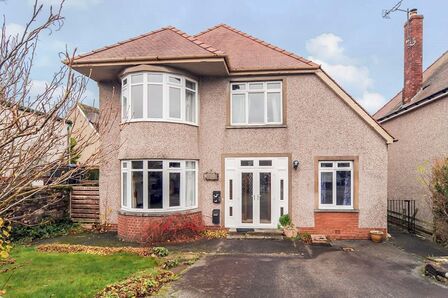 4 bedroom Detached House to rent