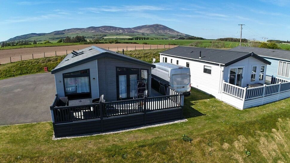 2 bedroom Detached Property for sale