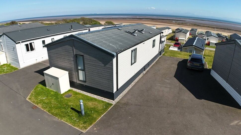 2 bedroom Detached Property for sale