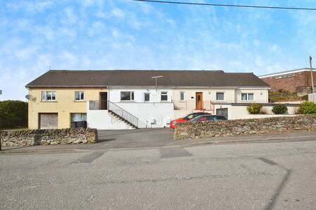 3 bedroom Mid Terrace House for sale