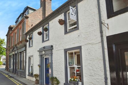 Well Street, 5 bedroom Mid Terrace House for sale, £270,000