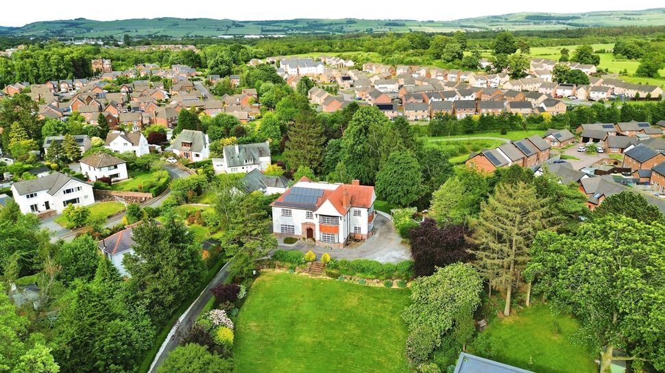 6 bedroom Detached House for sale