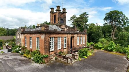 6 bedroom Detached House for sale
