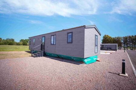 2 bedroom Detached Property for sale