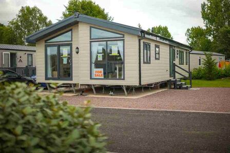 2 bedroom Detached Property for sale