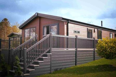 2 bedroom Detached Property for sale