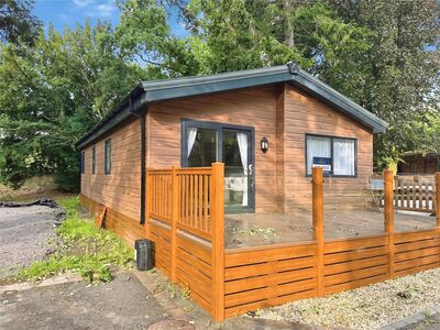 2 bedroom Detached Property for sale