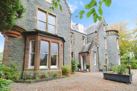 3 bedroom Flat for sale