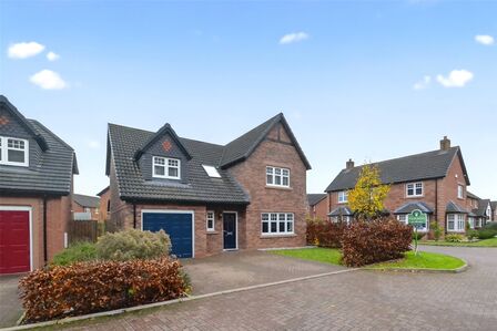 Willow Lane, 4 bedroom Detached House for sale, &pound;300,000