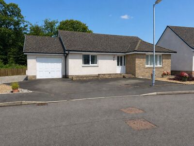 Broom Park, 2 bedroom Detached Bungalow for sale, &pound;250,000