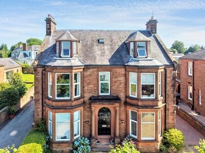 4 bedroom Flat for sale