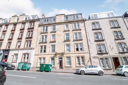 Baffin Street, 2 bedroom Flat to rent, &pound;695 pcm