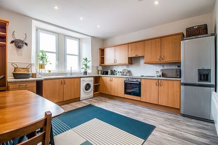 Pitfour Street, 3 bedroom  Flat to rent, £1,000 pcm