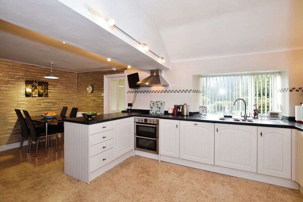 4 bedroom Semi Detached House for sale, Mansion Drive, Dundee, DD4 £