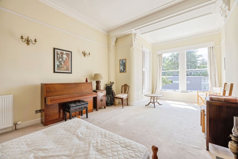 Bedroom 2 / Dining