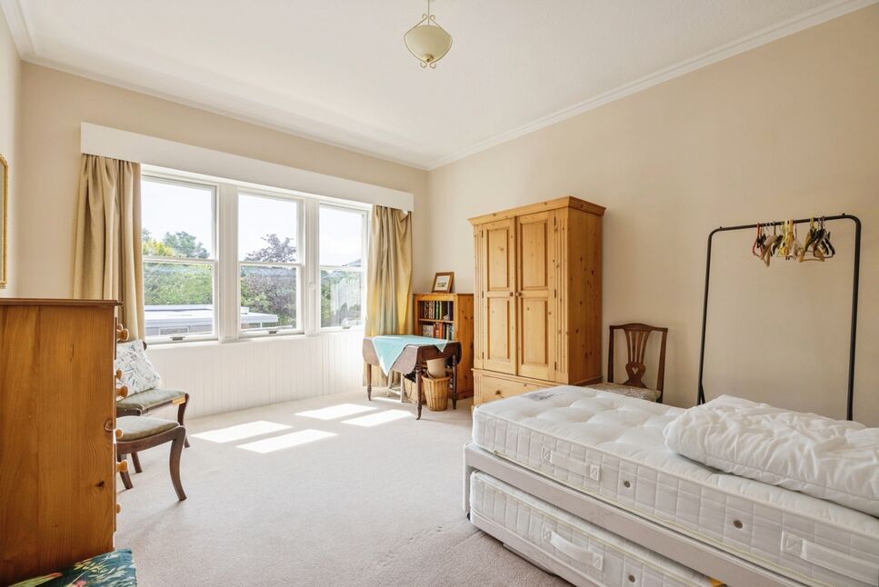 Bedroom 2 / Dining