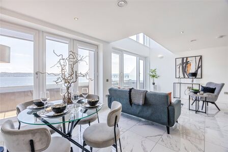 Riverside Drive, 2 bedroom  Flat for sale, £400,000