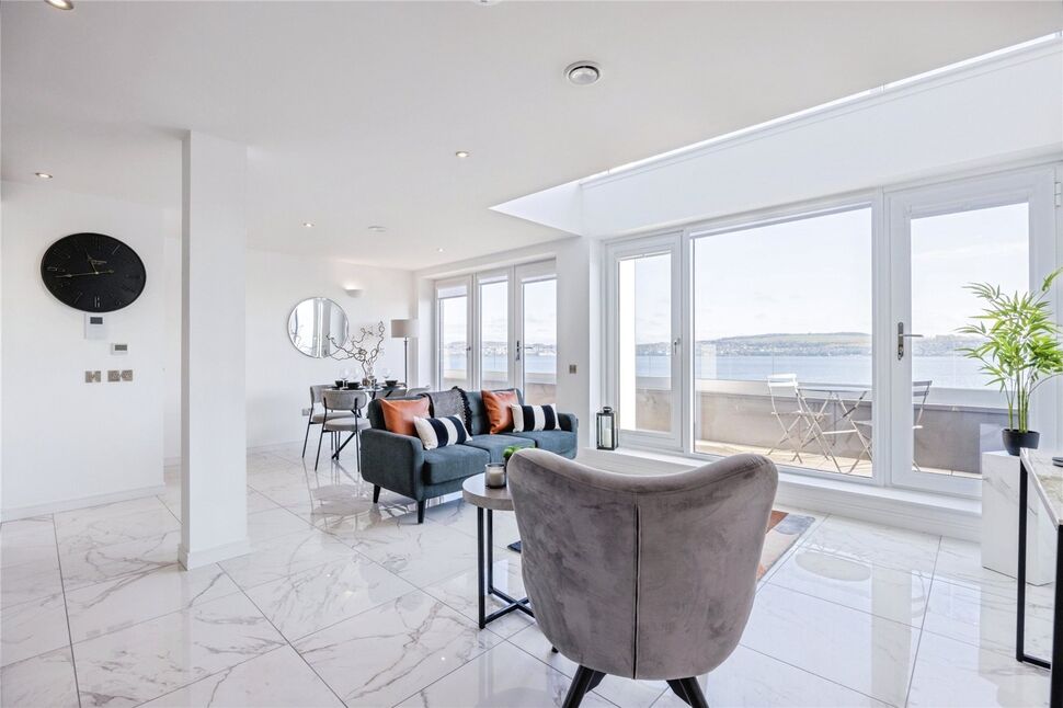 Kitchen / Reception
