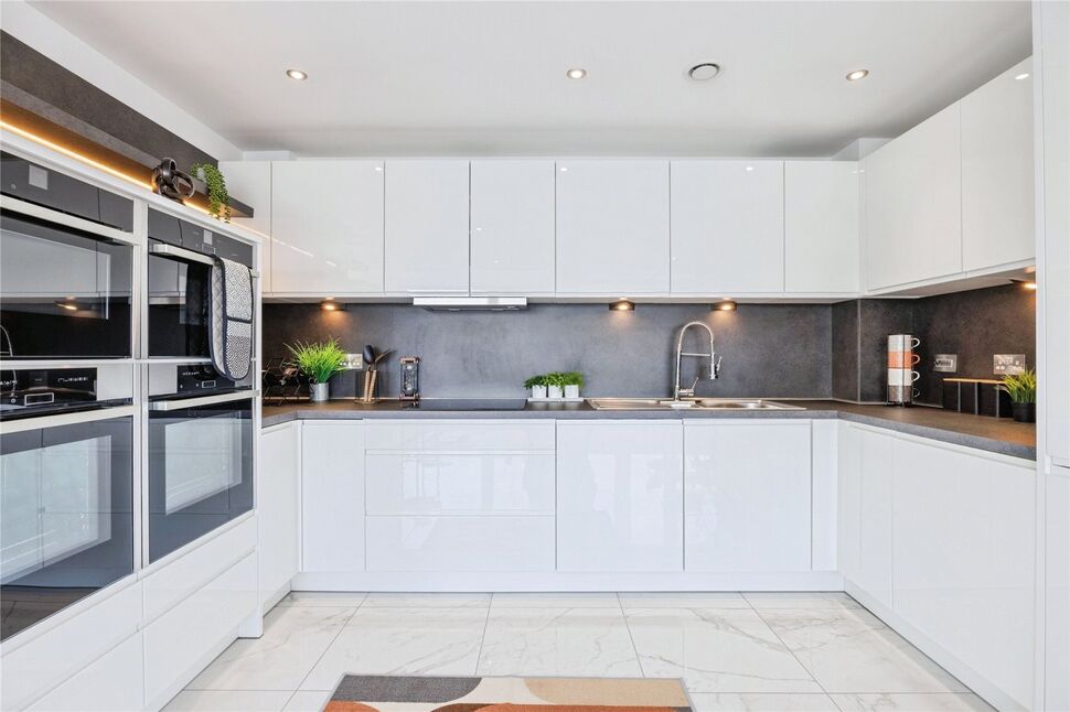 Kitchen / Reception