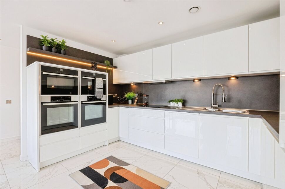 Kitchen / Reception