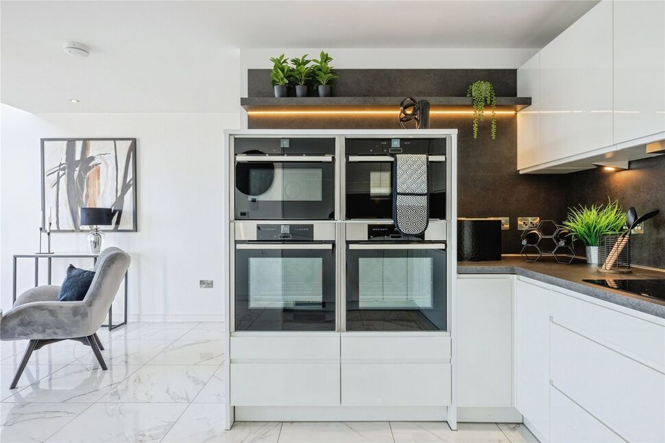 Kitchen / Reception