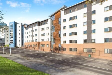 5 bedroom  Flat for sale