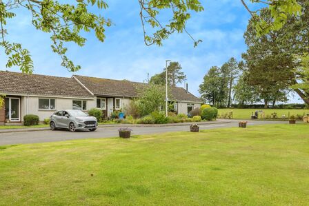 1 bedroom Mid Terrace Bungalow for sale
