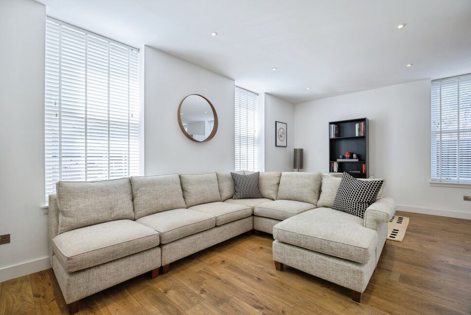 Lounge / Dining Area