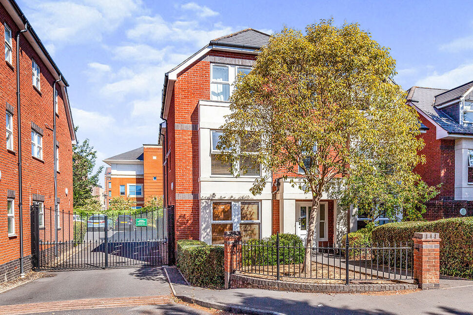Main image of 2 bedroom  Flat to rent, School Lane, Egham, Surrey, TW20