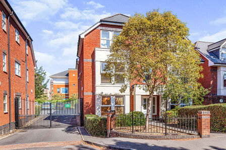 School Lane, 2 bedroom  Flat to rent, £1,500 pcm