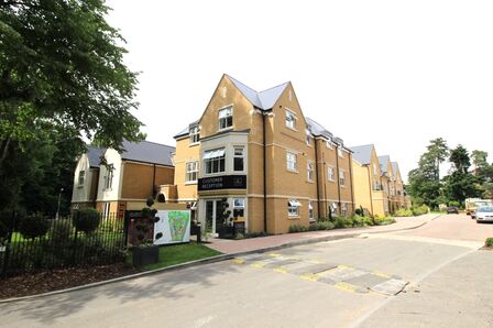 Chambord House, Queenswood Crescen, 2 bedroom  Flat to rent, £1,750 pcm