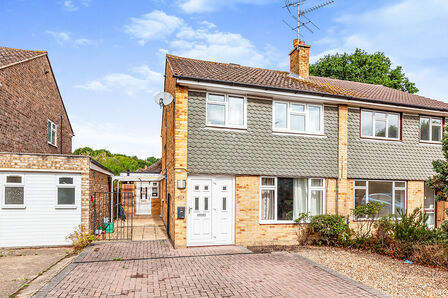 Nobles Way, 4 bedroom Semi Detached House to rent, £2,700 pcm