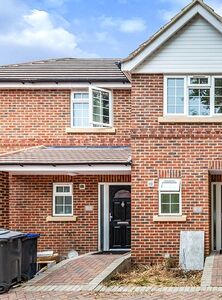 Blays Lane, 4 bedroom Semi Detached House to rent, £2,800 pcm