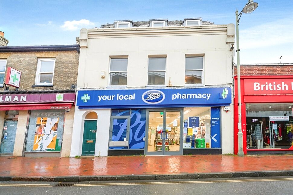 Main image of 2 bedroom Flat to rent, High Street, Egham, Surrey, TW20