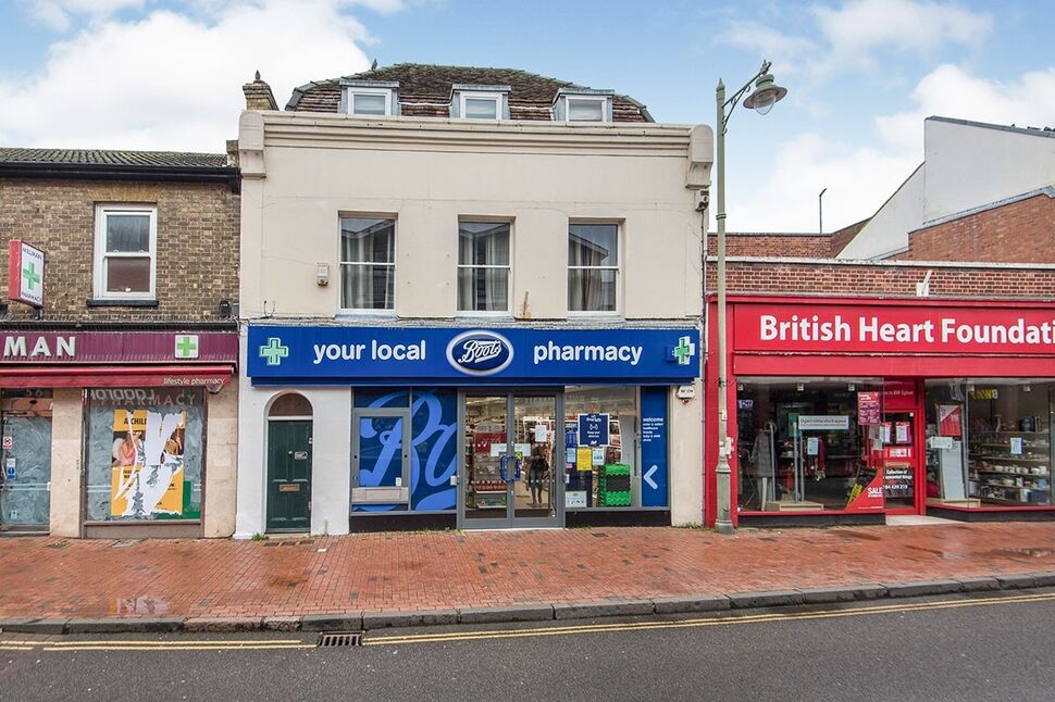 Main image of 2 bedroom Flat to rent, High Street, Egham, Surrey, TW20