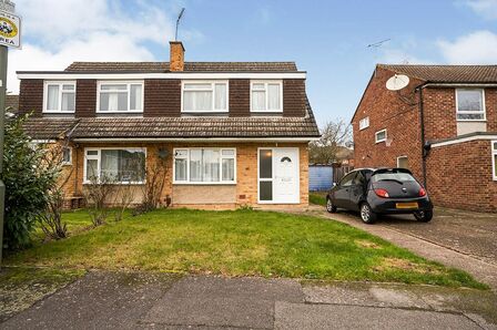 Nobles Way, 4 bedroom Semi Detached House to rent, &pound;2,600 pcm