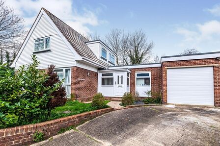 Malt Hill, 5 bedroom Detached House to rent, £3,500 pcm