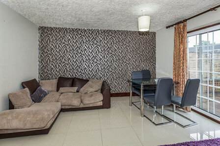 Elmbank Avenue, 4 bedroom Semi Detached House to rent, £2,100 pcm